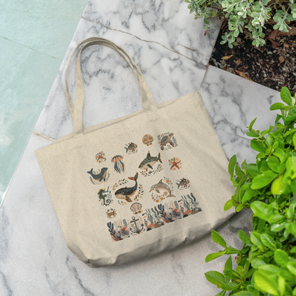 Ocean_inspired_Tote_Bag_Beach_Lover_Sea__CottonTote_L_Pool_Mockup.png